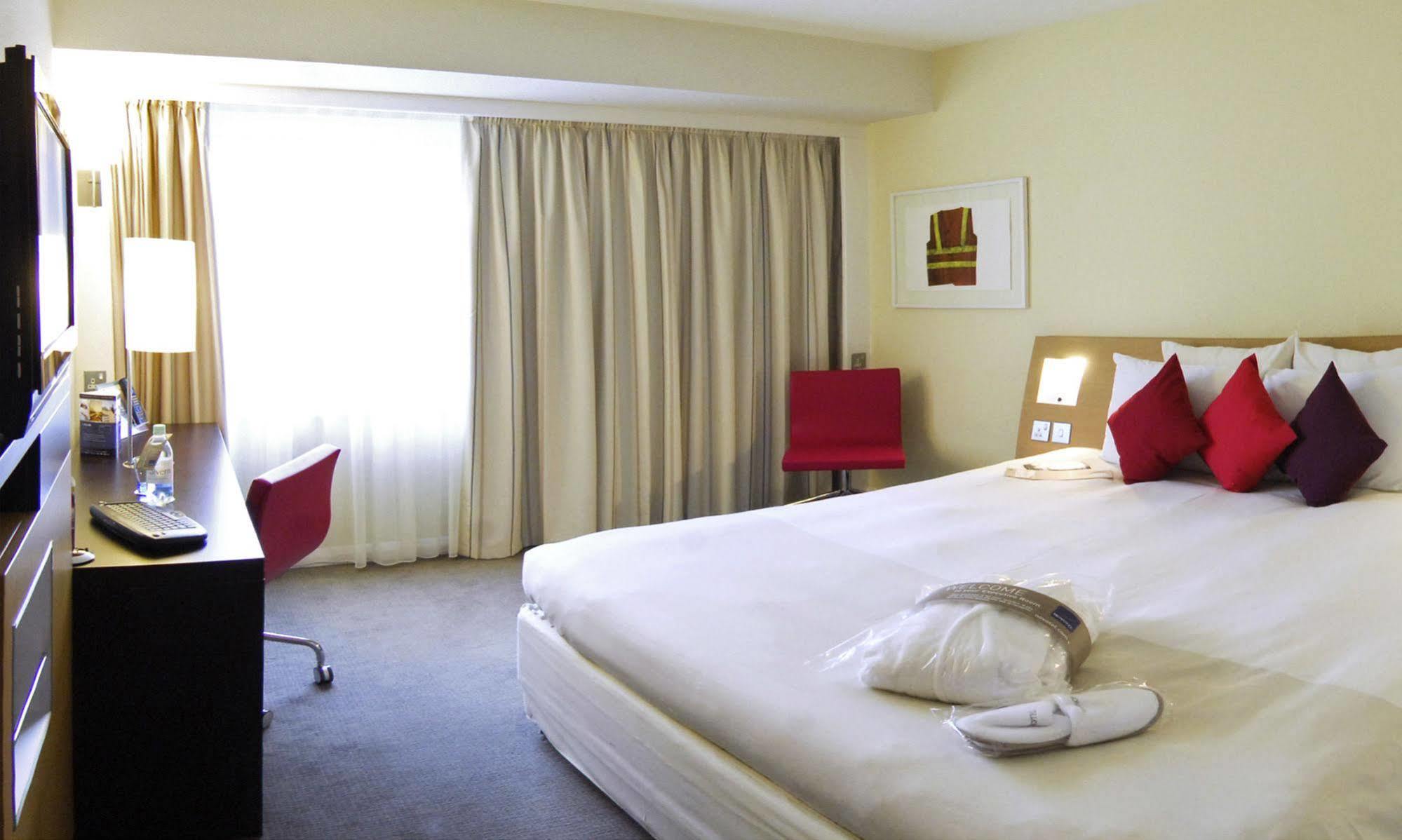 Отель Novotel Centre 4*
