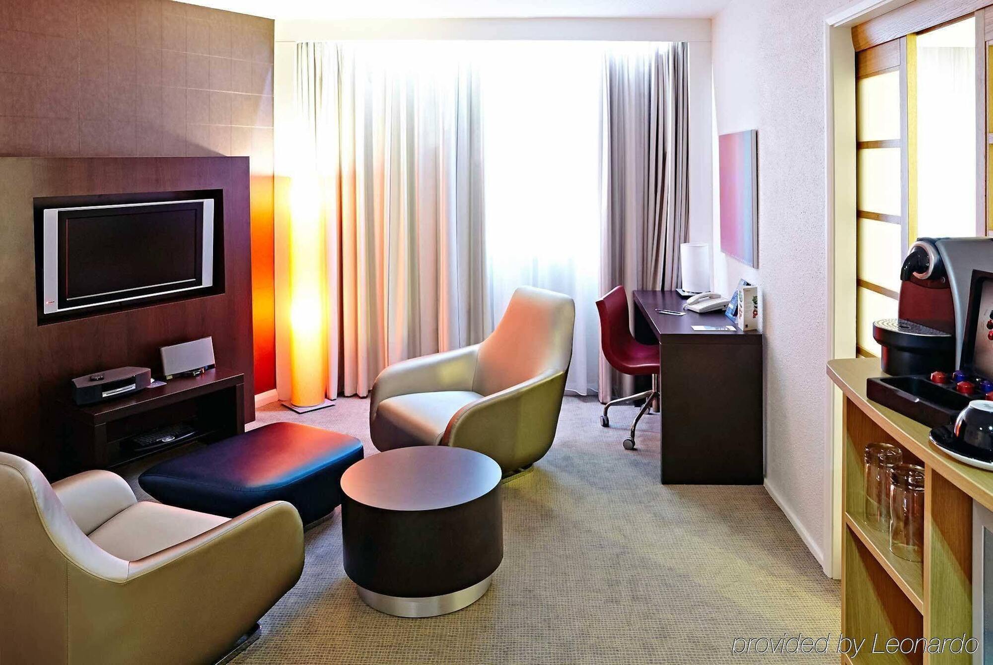 Отель Novotel Centre